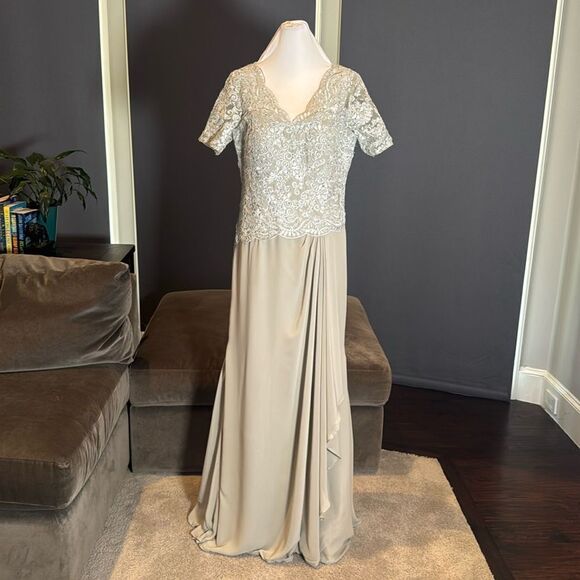 Women’s Full Length Gray Chiffon & Lace Appliqué Formal Dress Zip Back Size 10 - Picture 1 of 13